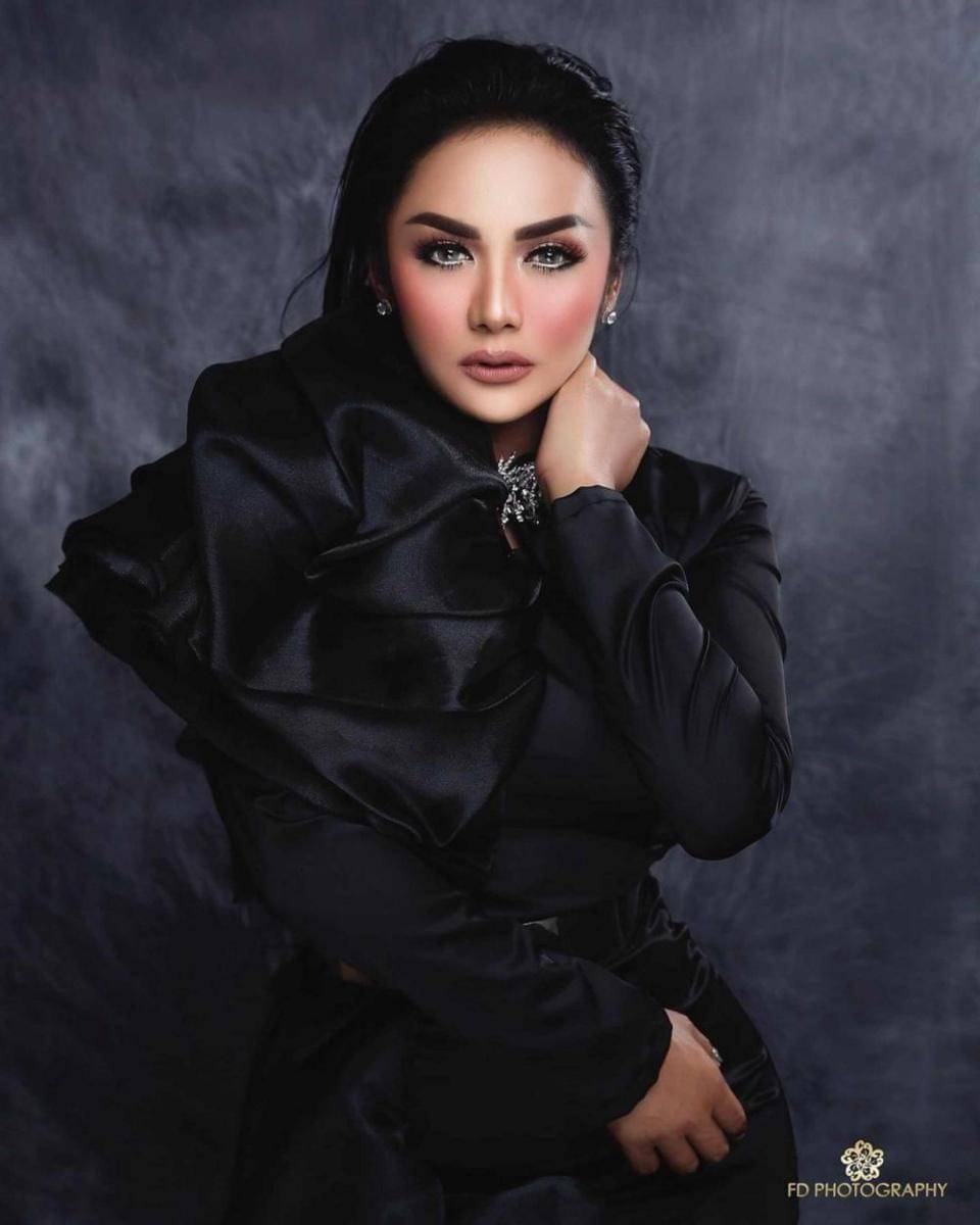 Solois wanita pemotretan bareng FD Photography (Instagram.com/fdphotography90/)