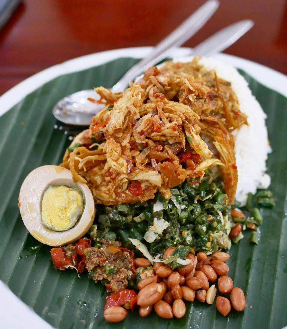 Nasi Ayam Kedewatan Bu Mangku (instagram.com/foodinframebali)