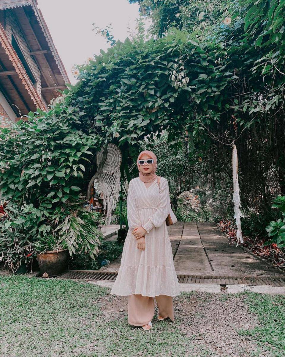 Outfit kasual ala Elsya Andria (instagram.com/elsyandria)
