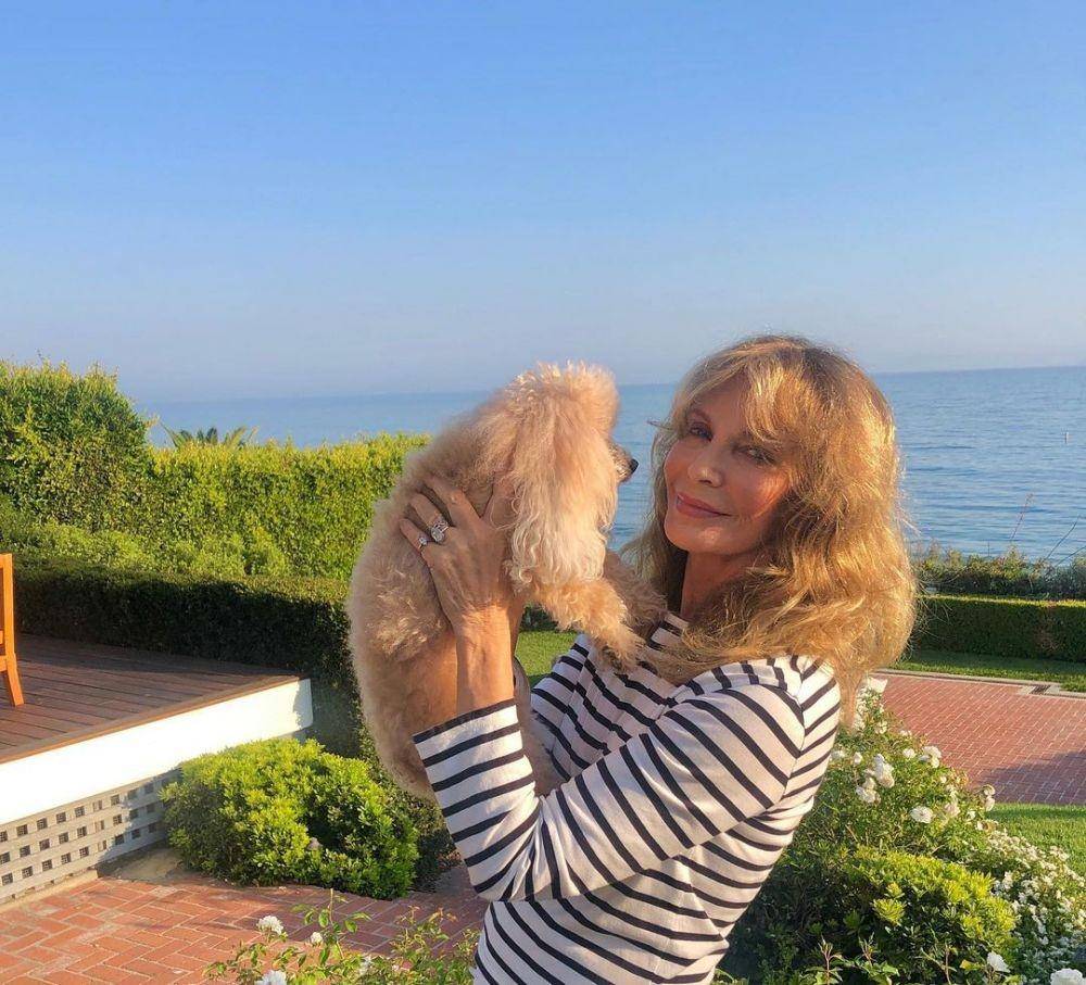 Jaclyn Smith (instagram.com/realjaclynsmith)