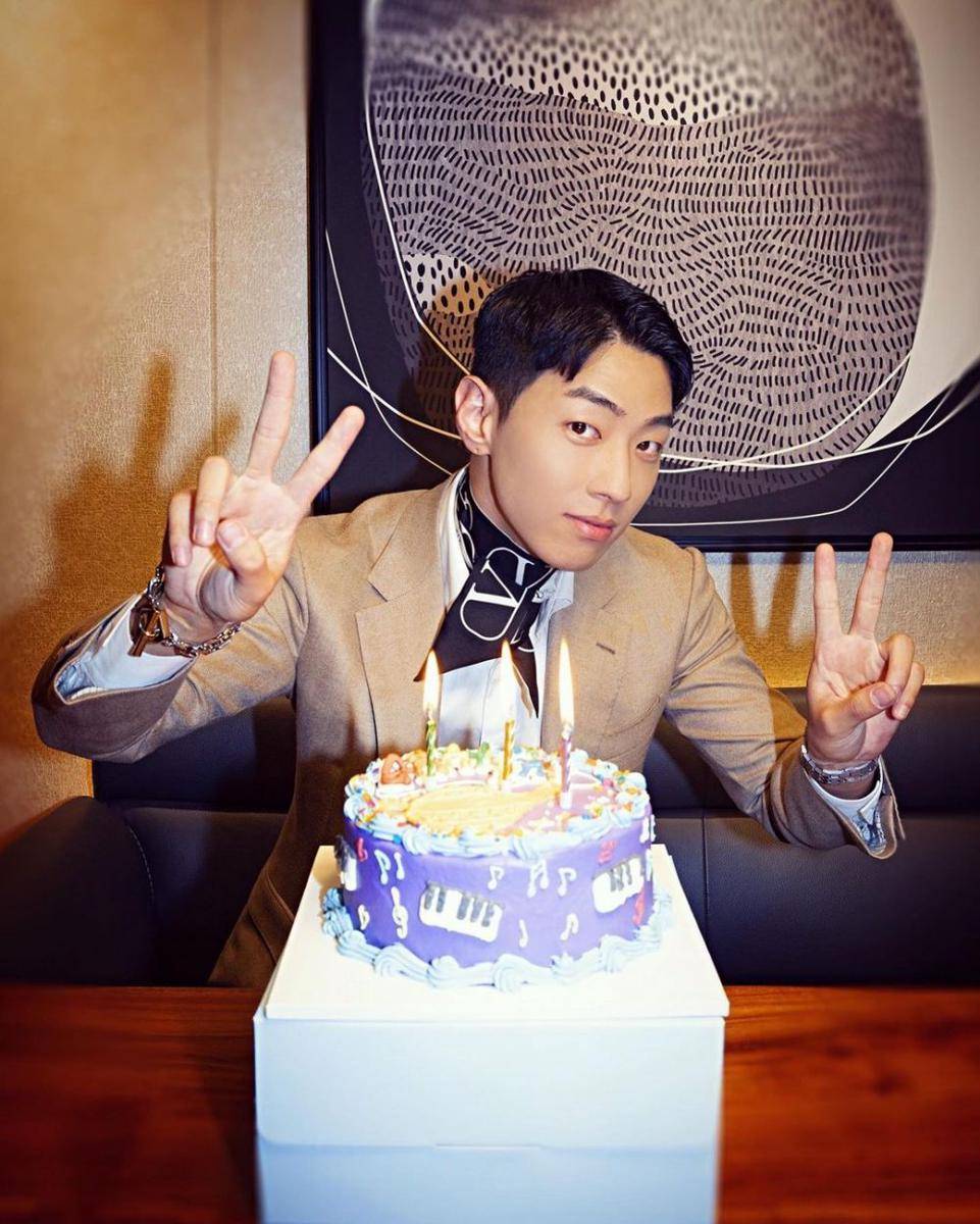 GRAY (instagram.com/callmegray)