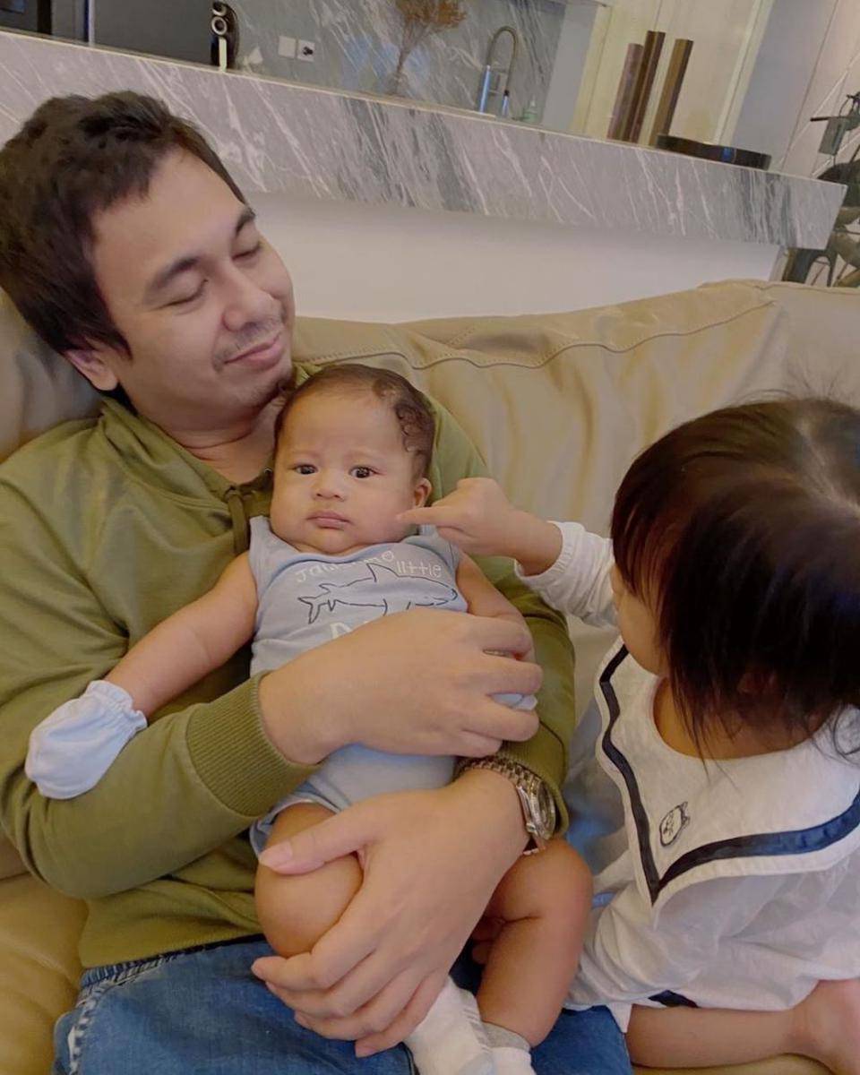 Raditya Dika bersama kedua anaknya (instagram.com/raditya_dika)