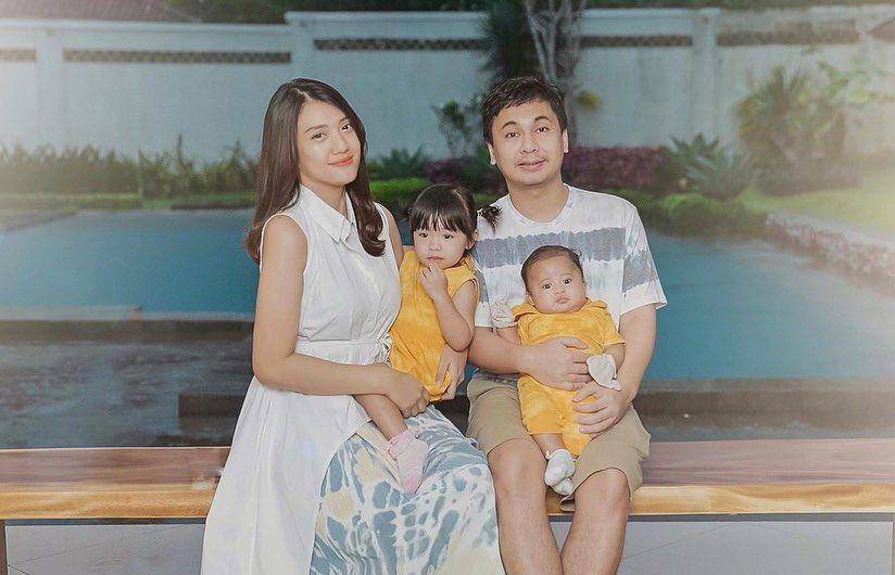 Raditya Dika bersama istri dan kedua anaknya (instagram.com/raditya_dika)
