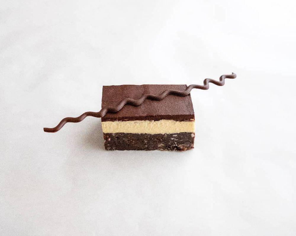 nanaimo bars (instagram.com/bakecassiebake)