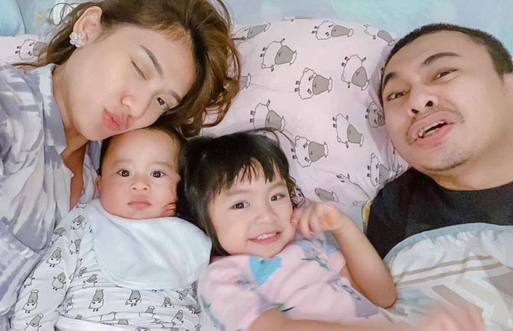 Raditya Dika bersama istri dan kedua anaknya (instagram.com/raditya_dika)