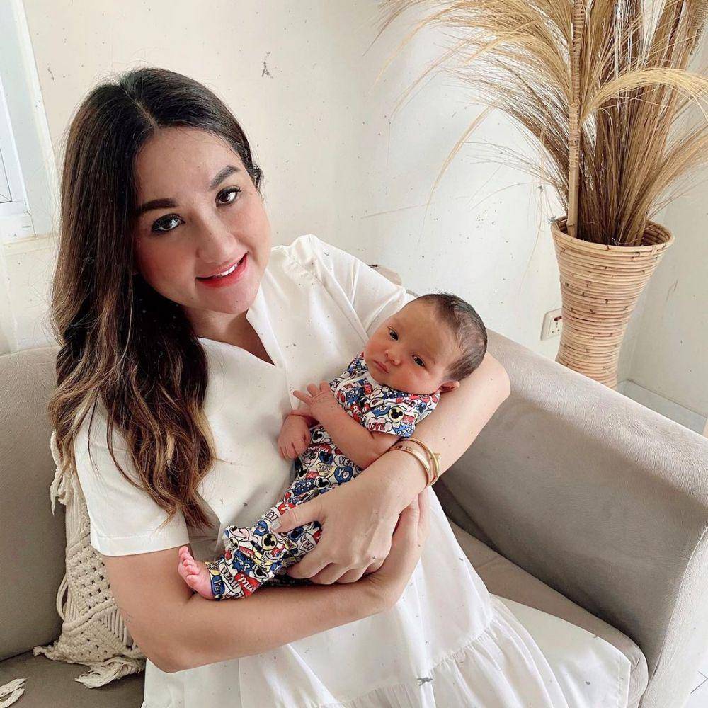 Tengku Dewi bersama anak (instagram.com/tengkudewiputri_tdp)