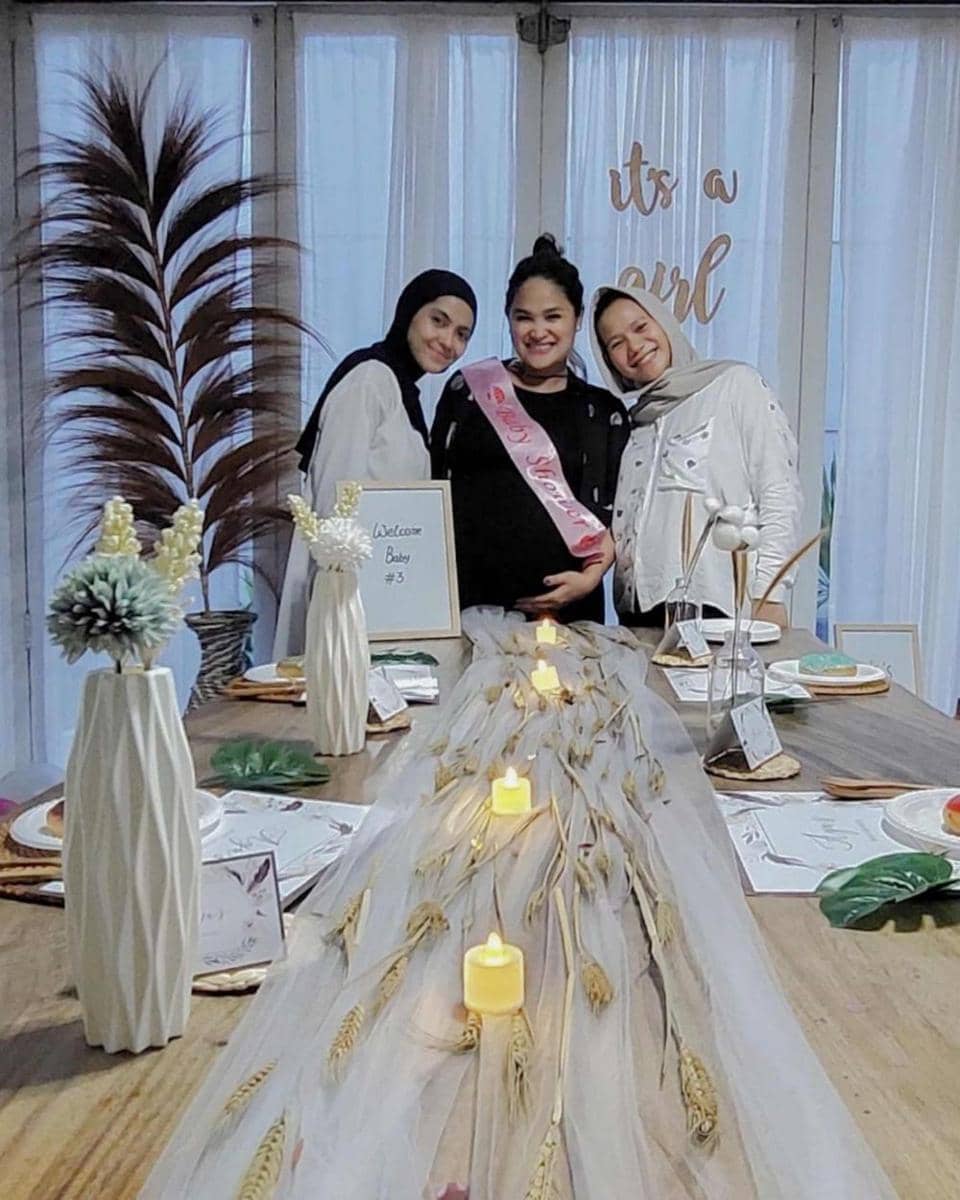 Baby shower istri Wendi Cagur (Instagram.com/revtiayunatasya/)