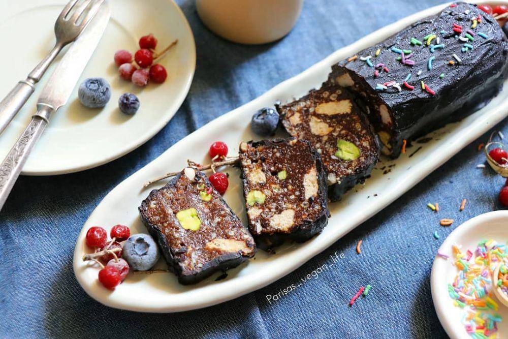 mosaic cake (instagram.com/parisas_vegan_life)
