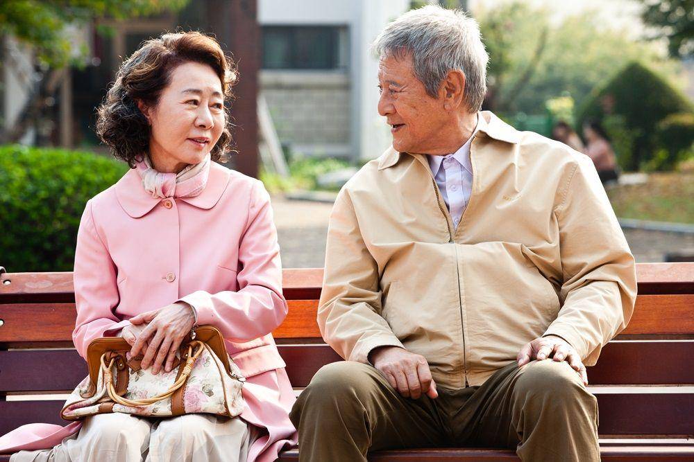 Youn Yuh Jung di film Salut d'Amour (koreanfilm.or.kr)