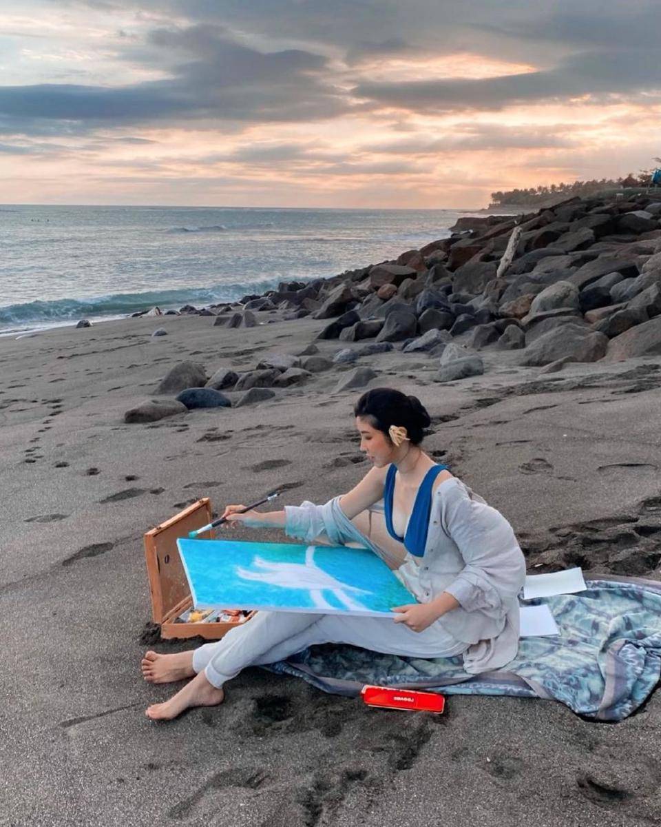Ayu Saraswati (instagram.com/ayusarasw)