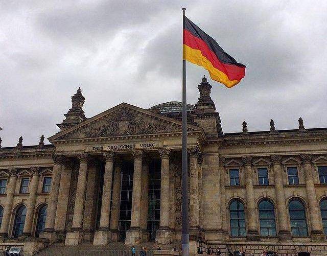 Bendera Jerman di Reichstag, Berlin. (instagram.com/jonny.070865)