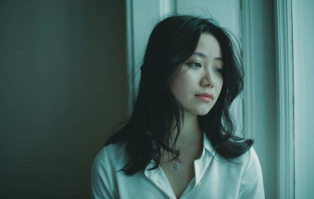 ilustrasi wanita bersedih (pexels.com/JESSICA TICOZZELLI)