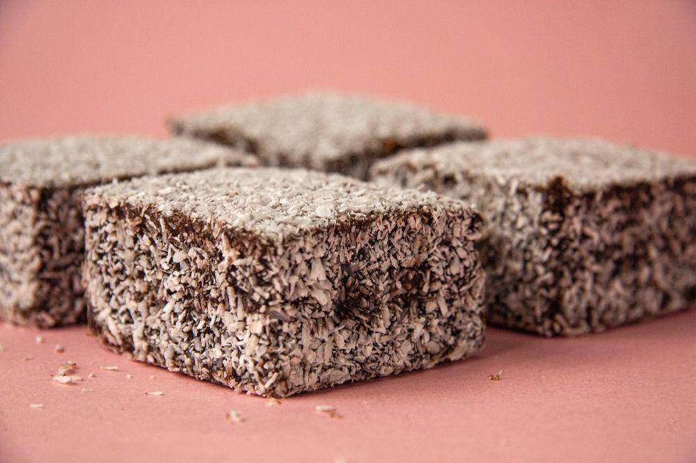 lamington cake (pexels.com/Karen Laårk Boshoff)