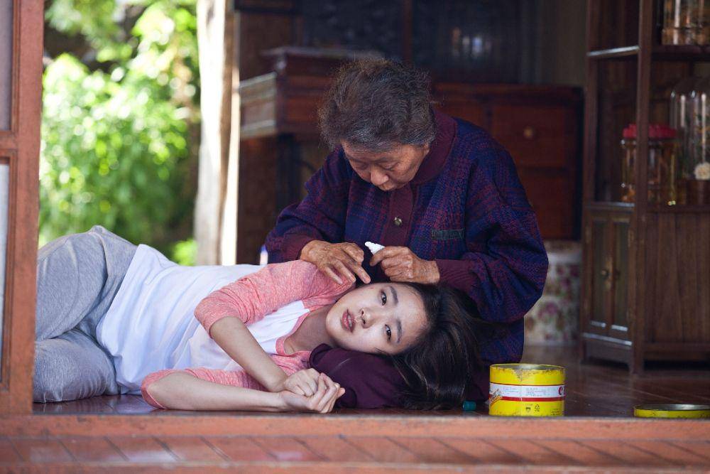 Youn Yuh Jung di film Canola (koreanfilm.or.kr)
