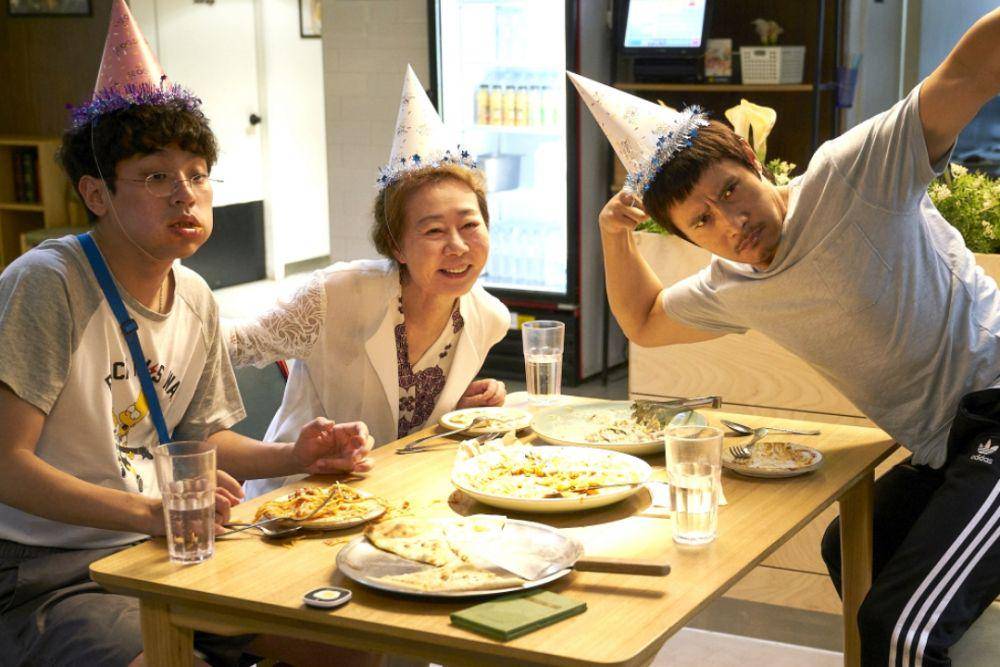 Youn Yuh Jung di film Keys to the Heart (koreanfilm.or.kr)