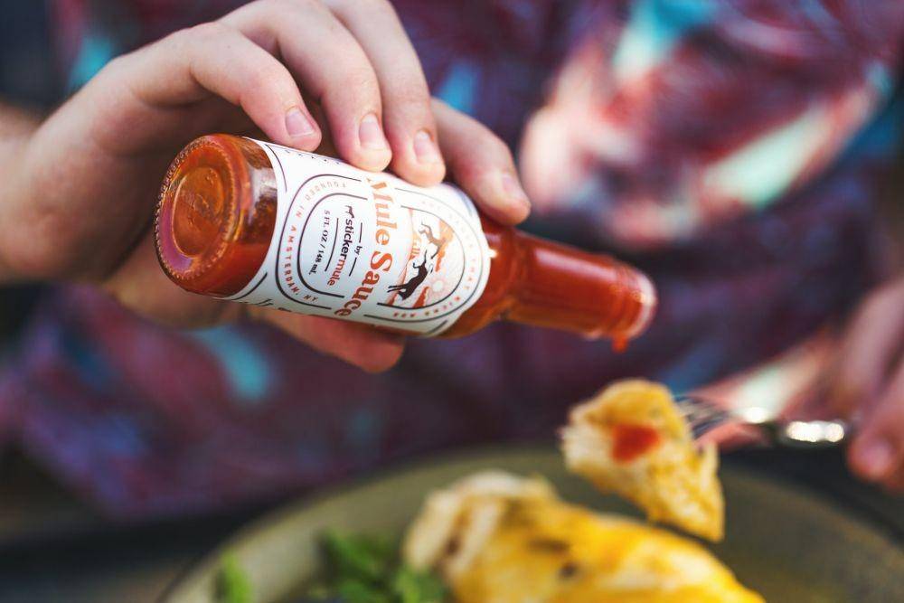 ilustrasi saus pedas atau hot sauce (unsplash.com/Sticker Mule)