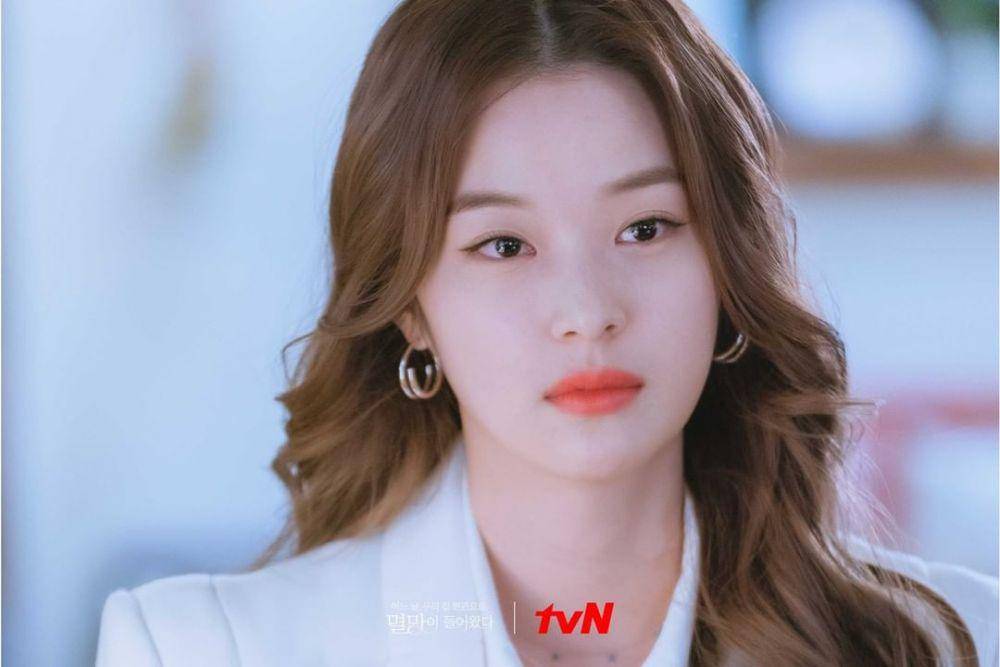 Shin Do Hyun di drama Doom at Your Service (instagram.com/tvndrama.official)