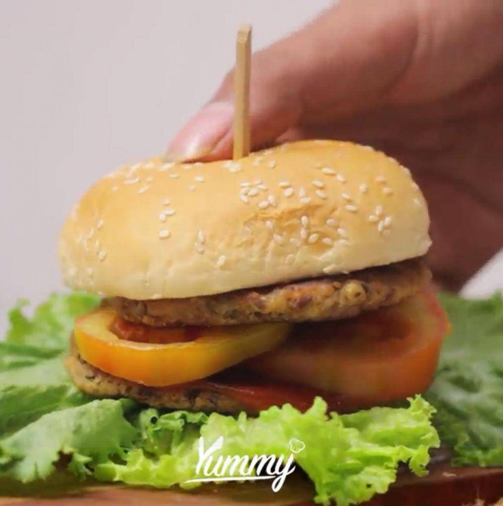 Burger kembang kol (yummy.co.id)
