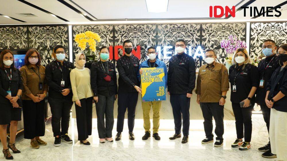 Menteri Pariwisata dan Ekonomi Kreatif (Menparekraf) Sandiaga Uno mengunjungi kantor IDN Media HQ di Kuningan, Jakarta Selatan pada Rabu (16/6/2021). (IDN Times/Aldila Muharma)