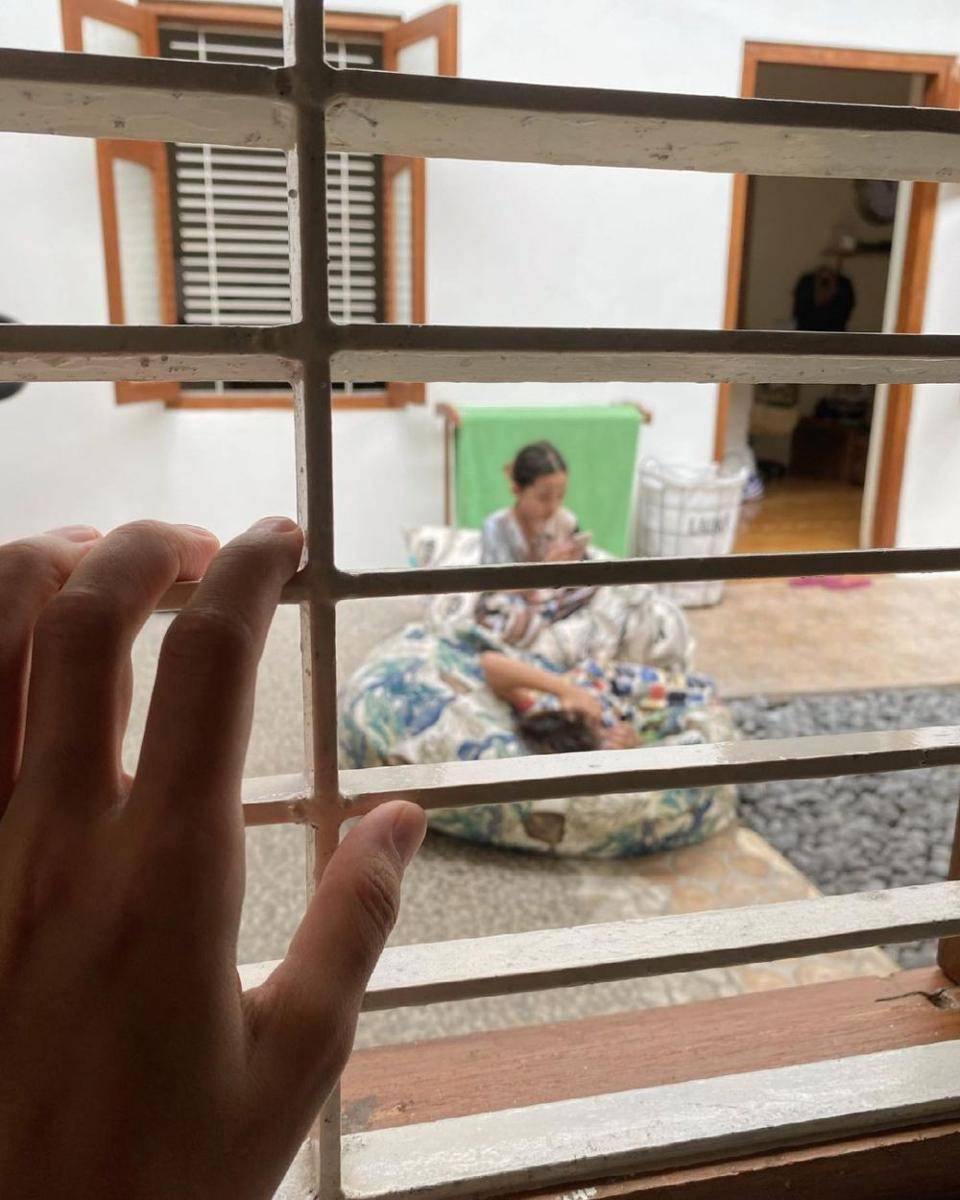 Zaskia Adya Mecca rawat anak yang positif COVID-19. (instagram.com/zaskiadyamecca)