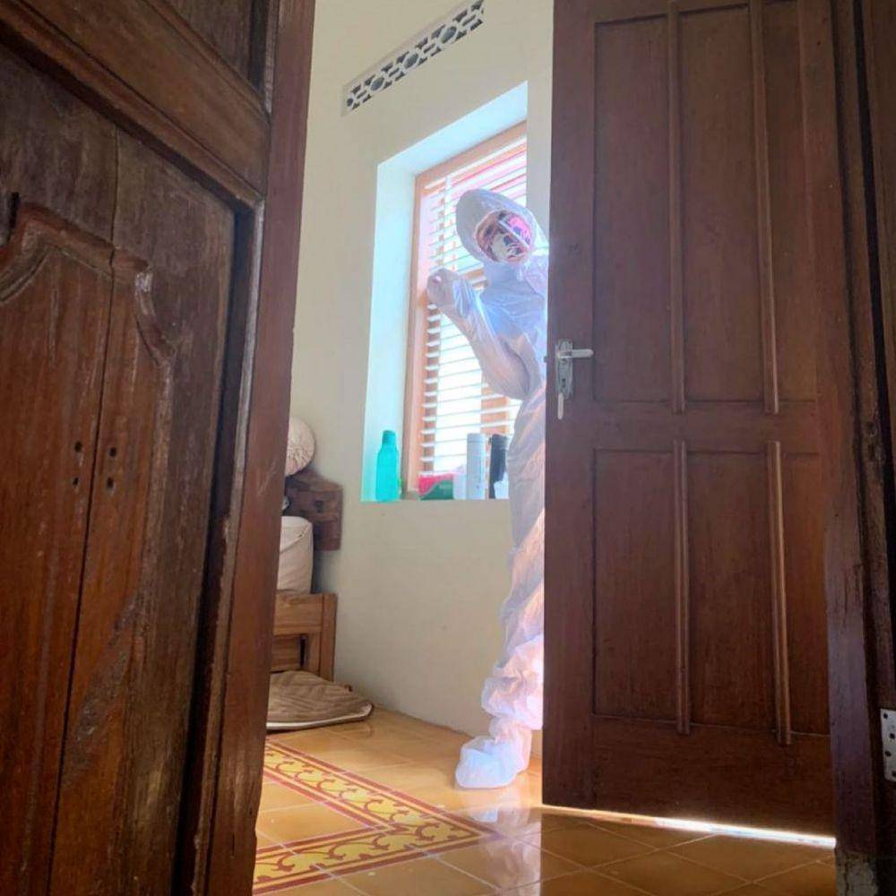 Zaskia Adya Mecca rawat anak yang positif COVID-19. (instagram.com/zaskiadyamecca)