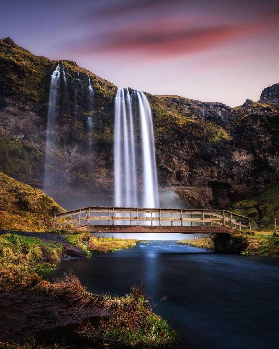 Seljalandsfoss (instagram.com/jeremygivensphoto) )