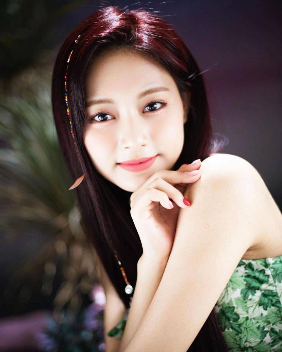 Tzuyu TWICE (instagram.com/queentzuyu)