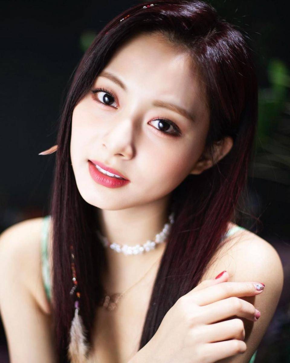 Tzuyu TWICE (instagram.com/queentzuyu)