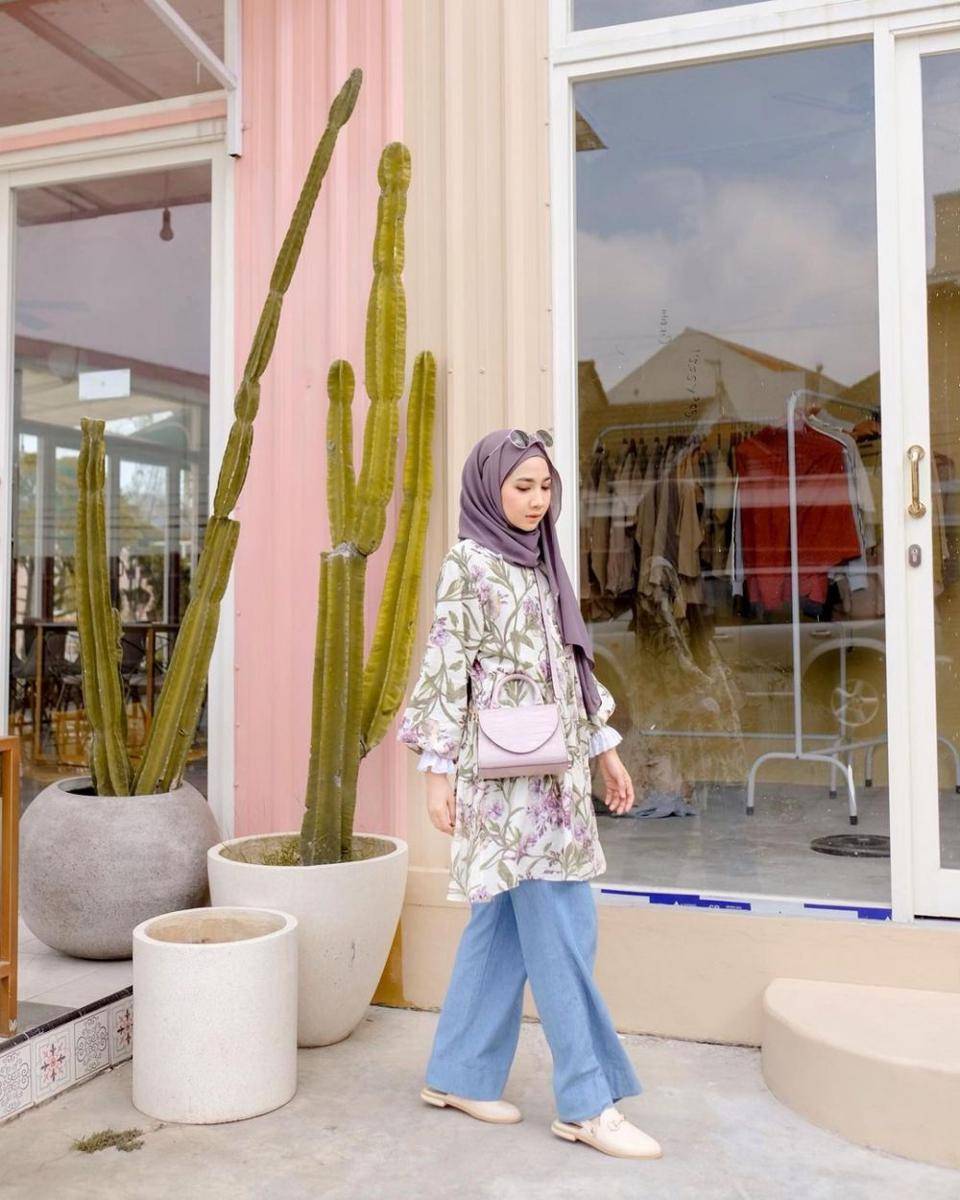 Outfit dengan bawahan wide leg pants ala Richa Etiqa (instagram.com/richaeu)