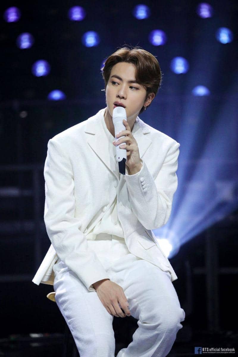 Jin BTS (facebook.com/bangtan.official)
