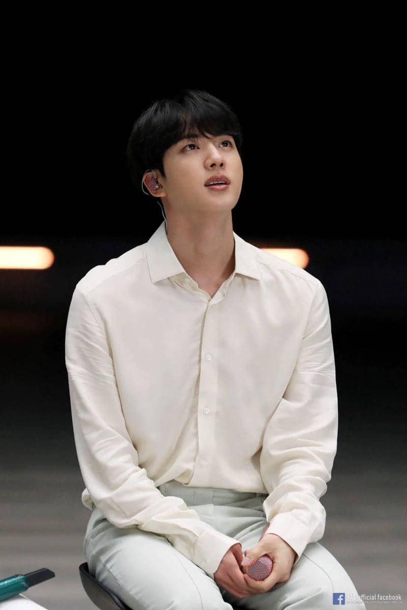 Jin BTS (facebook.com/bangtan.official)