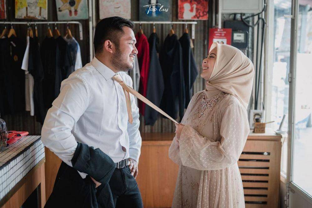 Kesha Ratuliu dan Adhi Permana. (Toolus Photography via Instagram.com/kesharatuliu05)