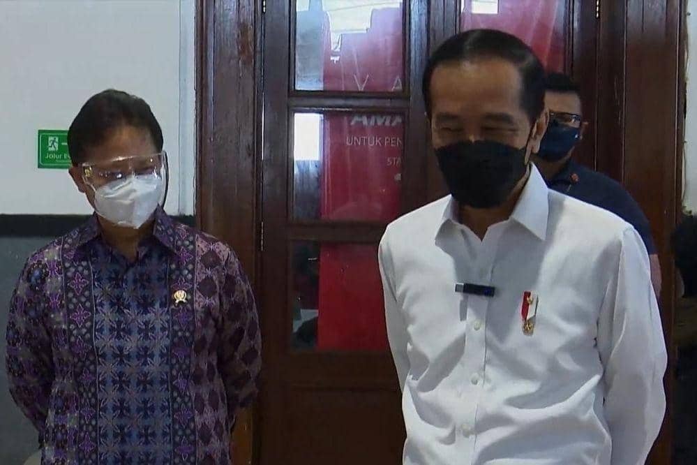 Presiden Jokowi tinjau vaksinasi massal di Stasiun Bogor. (youtube.com/Sekretariat Presiden)