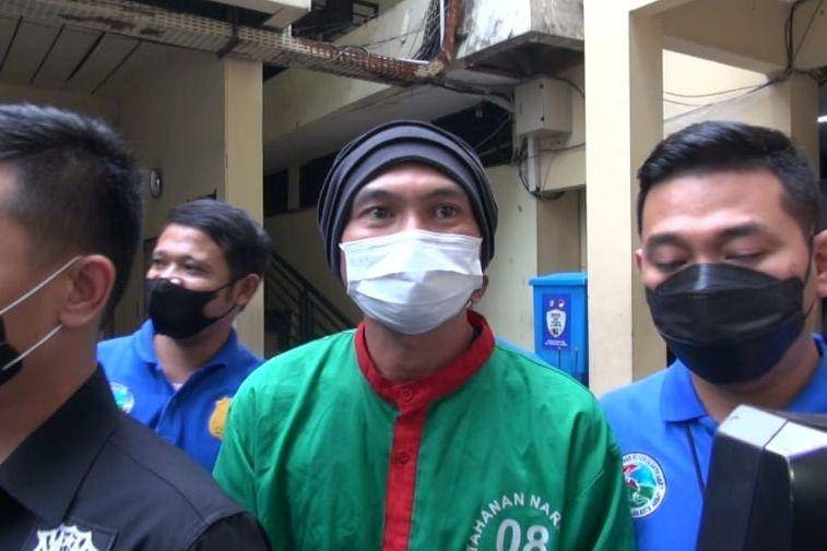 Musisi Anji mendapatkan assesment di BNNP DKI Jakarta. (dok. Humas Polres Jakarta Barat)