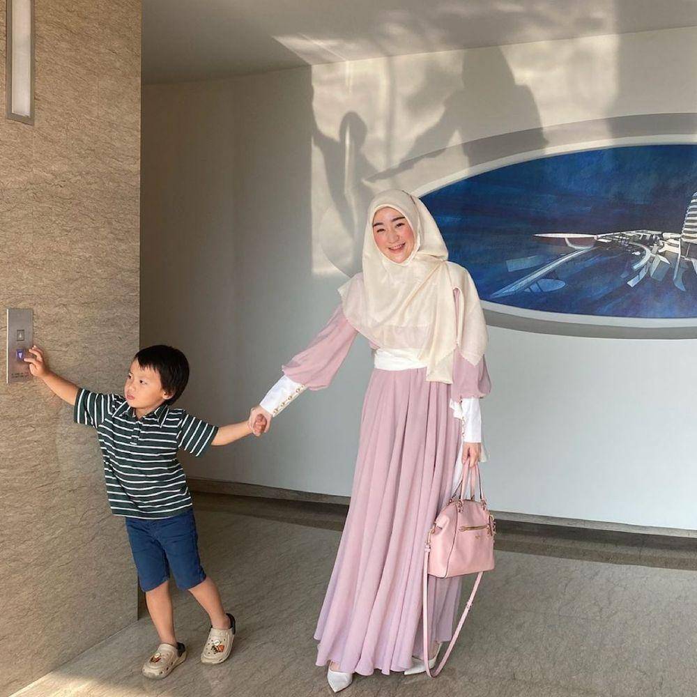 Larissa Chou dan sang anak (instagram.com/larissachou)