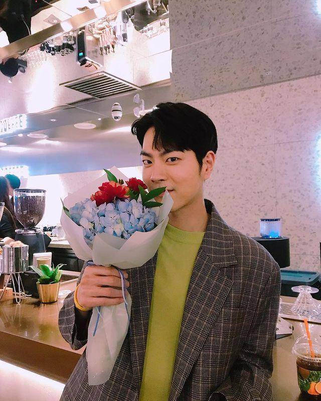 Hong Jong Hyun (instagram.com/hjonghyun)