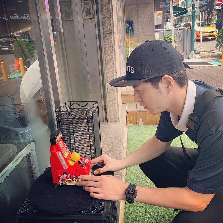 Hong Jong Hyun (instagram.com/hjonghyun)