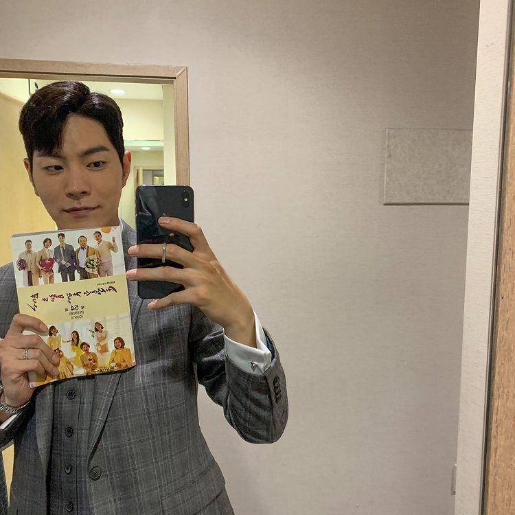 Hong Jong Hyun (instagram.com/hjonghyun)