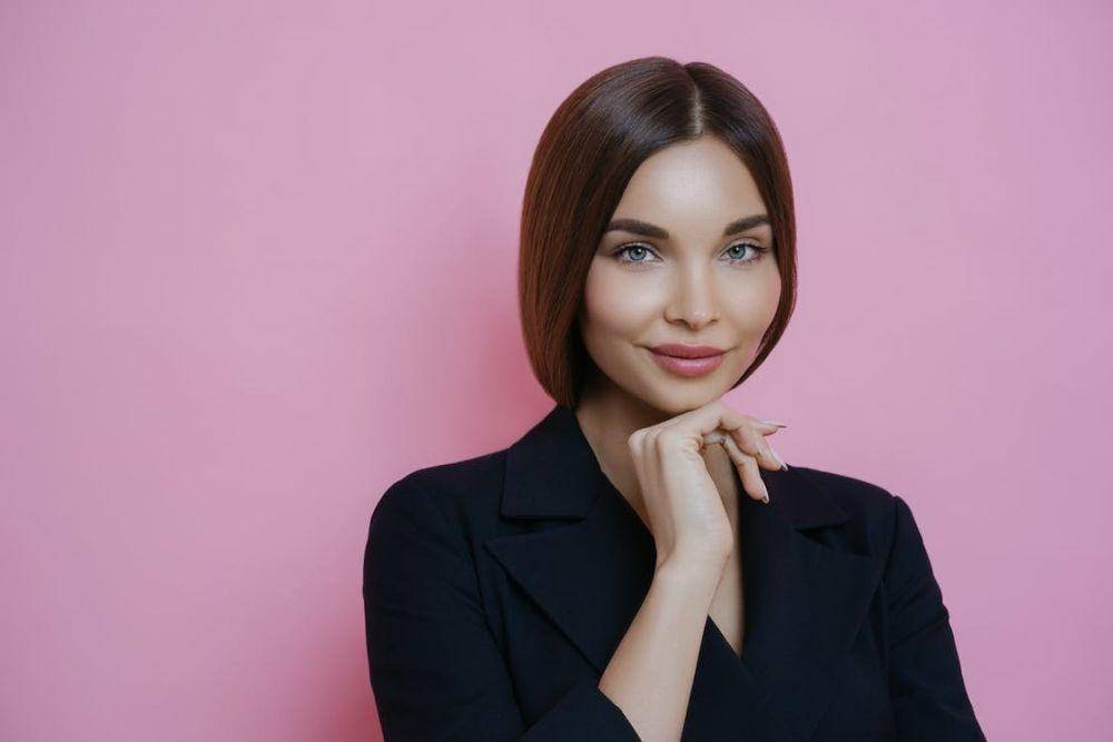 Ilustrasi seorang wanita yang tampil percaya diri (Pexels.com/VK Studio)