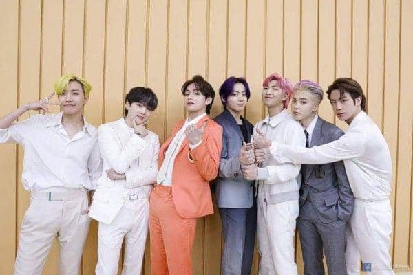 BTS (facebook.com/bangtan.official)