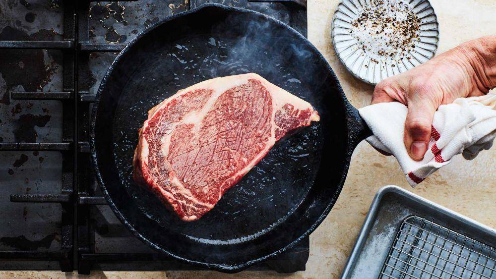 ilustrasi memanggang steak (epicurious.com)