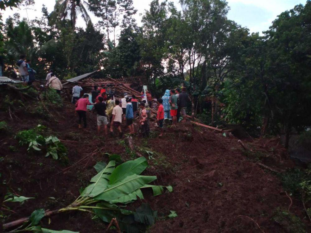 Cerita Bondan Berpacu Selamatkan Keluarga dari Longsor Banyuwangi