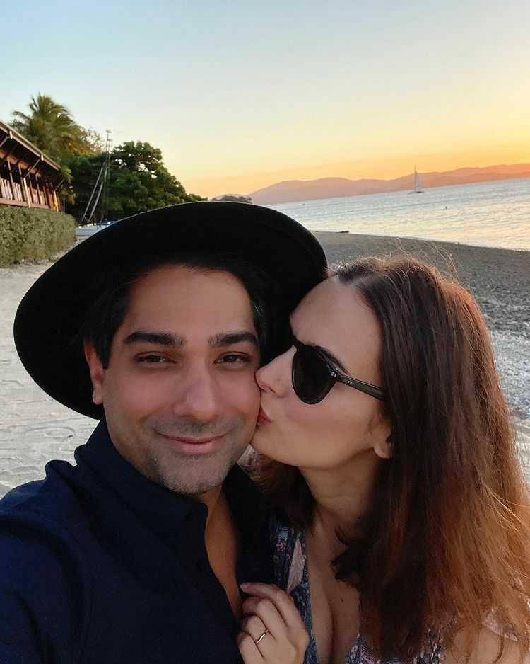 Evelyn Sharma dan suami (instagram.com/evelyn_sharma)