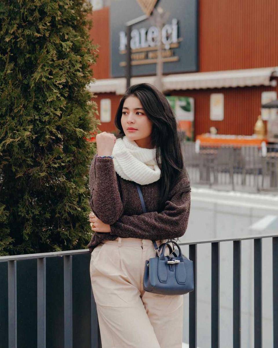 Debi Sagita (instagram.com/debisagita)