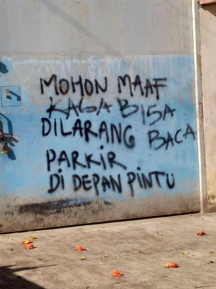 potret dilarang parkir kocak (facebook.com/Andi Muhammad Palifuri)