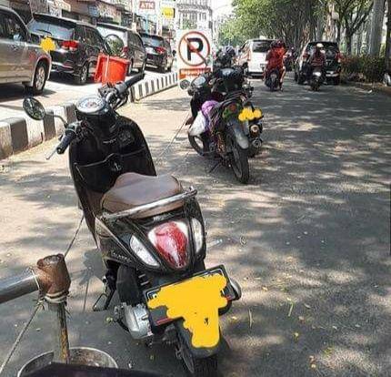 potret dilarang parkir kocak (1cak.com)