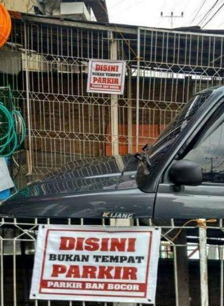 potret dilarang parkir kocak (1cak.com)