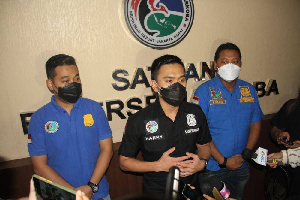 Musisi Anji mendapatkan assesment di BNNP DKI Jakarta. (dok. Humas Polres Jakarta Barat)
