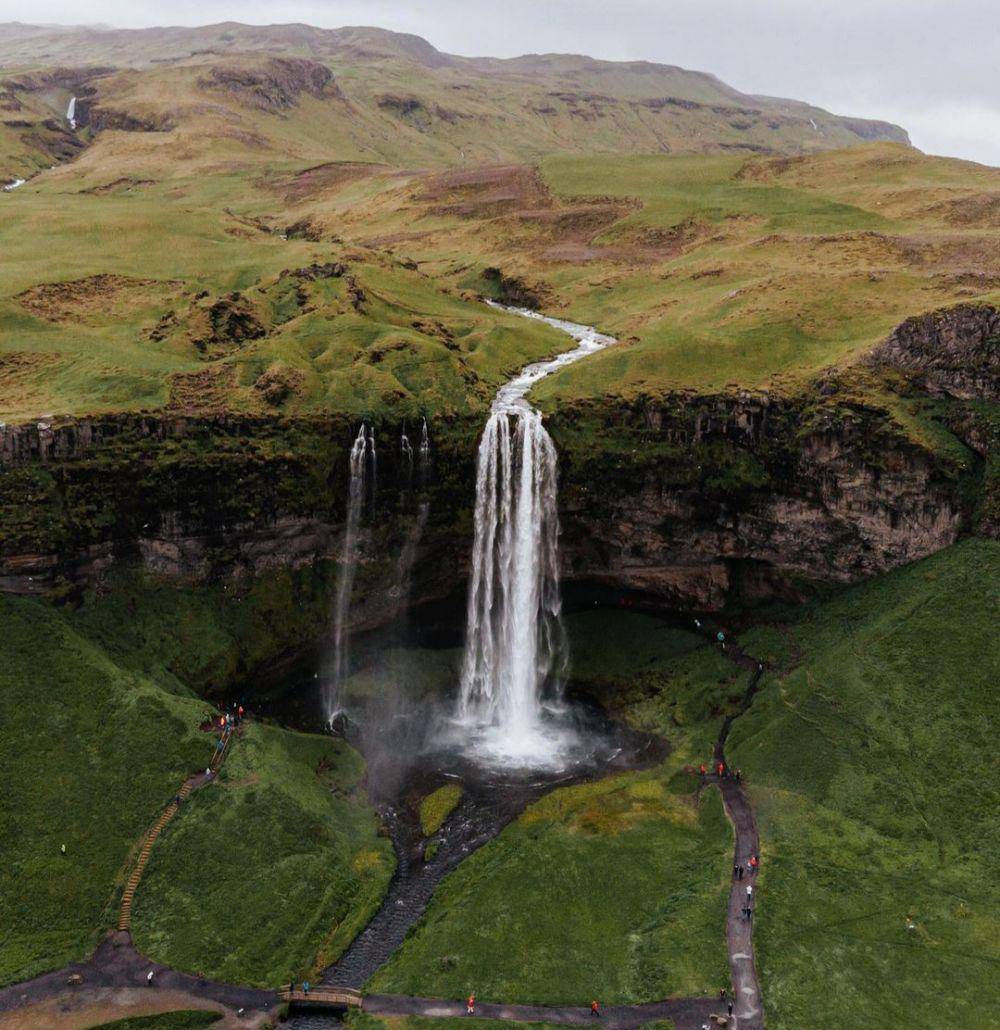 Seljalandsfoss (instagram.com/pawel_gajos_gaj) )
