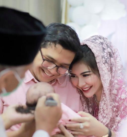 9 Momen Akikah Baby Queensha Putri Rica Andriani dan Fahrul Sudiana